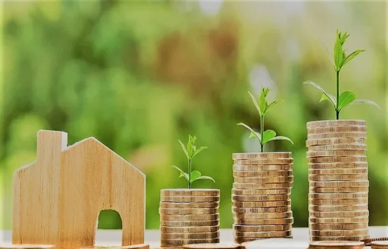 لطالما كان الاستثمار جانبًا أساسيًا من الحضارة الإنسانية، حيث سعى الأفراد والمجتمعات إلى تنمية ثرواتهم وتأمين مستقبلهم. على مر التاريخ، ظهرت فرص استثمارية متنوعة، لكل منها مخاطرها ومكافآتها في هذه المقالة، سنستكشف بعضًا من أفضل الاستثمارات عبر التاريخ التي صمدت أمام اختبار الزمن.